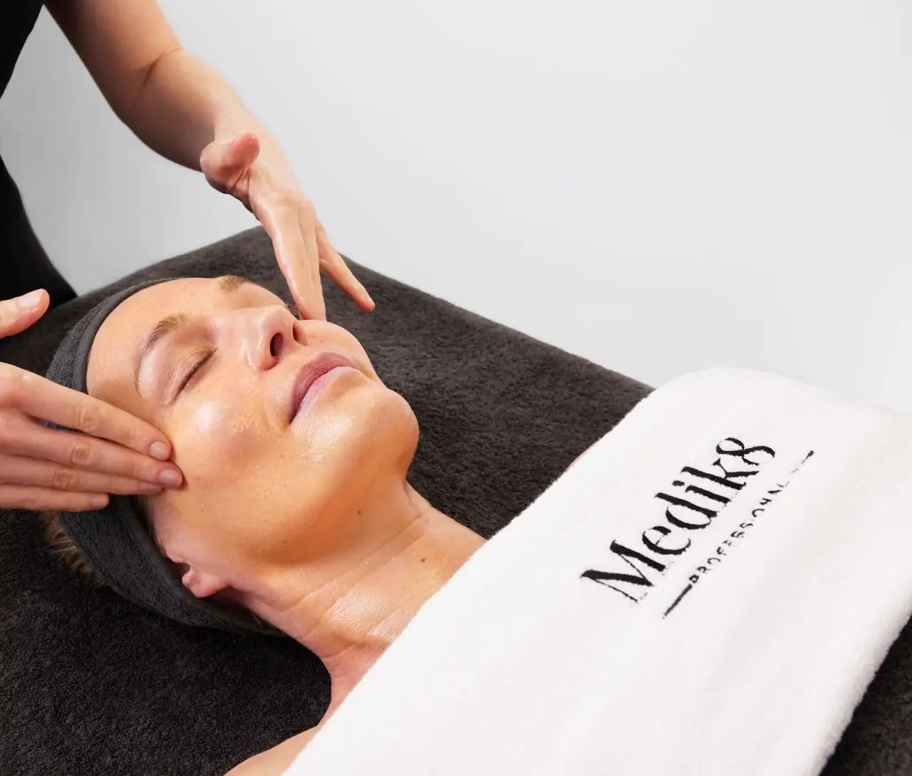 Терапия за лице Medik8 от EDEN beauty and care гр. Варна